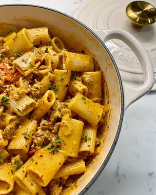 Le Creuset ® Signature 8-Qt. White Enameled Cast Iron Oval Dutch Oven - image 10 of 9