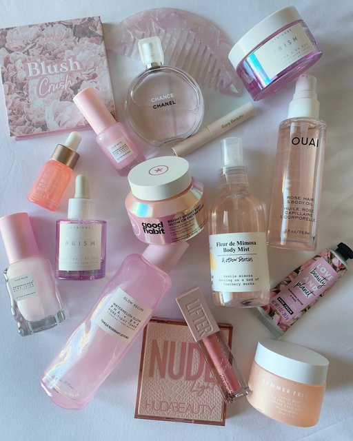 pink product round up 💕🌸🍉🎀💄🐷💝🍬🍒🦩🌷💘🍡🍥💋 spot any faves?

happy valentine’s day!