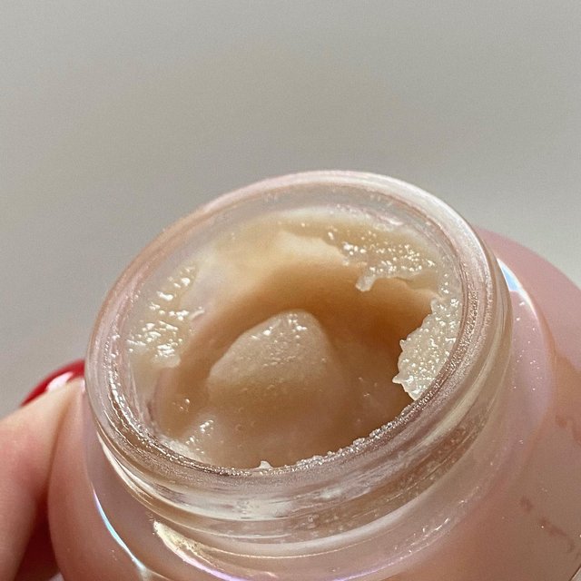 slightly addicted to texture shots 🤷🏼‍♀️💕 

goodhabitskin enzyme mask instantly makes my skin feel softer, cleaner + look brighter - love to use it 2x a week after washing my face to feel extra polished!

#goodhabitskin *gifted