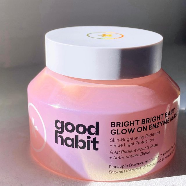 I’m a sucker for pretty packaging and a this goodhabitskin enzyme mask is gorgeous! I like to really test out a product before writing an honest review. After a month of trying out this mask, I would rate it overall a 6/10.

Here are the main things I noticed:
➡️ the product itself is very easy to use and there is a generous ammount of product inside.
➡️ it smells really lovely and the consistency is unique.
➡️I found it challenging to wash off and it left my skin feeling very moisturized but there is a residue afterwards that you can’t seem to wash off. 

I reach more often for my clay masks and I find them the most effective for my skin type. However, if you struggle with dry skin this formula may be perfect for you!😊

Let me know if you like seeing these types of product reviews, I’d love to do more of them🤍

#gifted #goodhabitskin #skincare #productreview #pfg