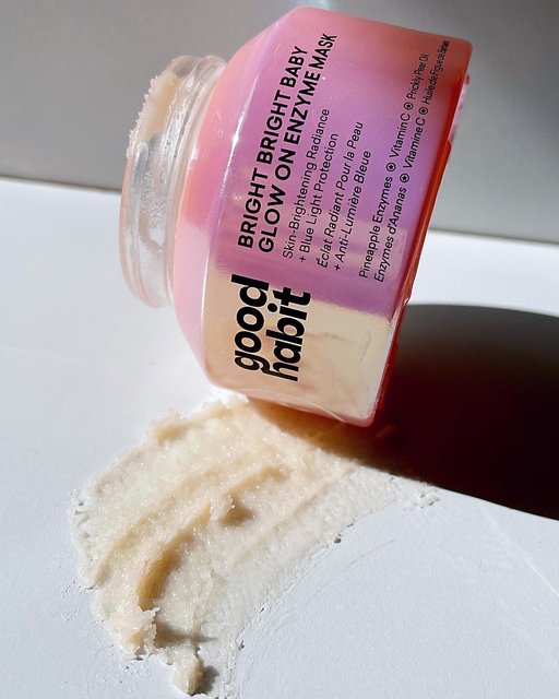Happy #texturetuesday from one of my favorite nourishing but skin clarifying masks💗
⠀
It has a super cool texture that when you put it on your face and rub it in, it has a slight warming sensation. When rinsed off it leaves the skin glowing and so soft!
⠀
⠀
Have you tried this mask? What’s your favorite face mask?
⠀
⠀
⠀
⠀
⠀
#skincare #skincareroutine #skincareproducts #skincarecommunity #skincarecollection #skincarejunkie #skincarelover #skincareobsessed #skincareflatlay #skincarejunkies #skincareglowing #goodhabitskin #goodhabit #glowyskin #glowingskincare #glowyskintips #textureshot #instaskin #instaskincare #instaskincarecommunity #instaskincareproducts #beatthealgo #discoverunder3k #beautyblog #beautycommunity #beautycollection #beautyflatlays #beautyphotography #