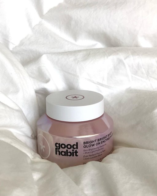 ✨ Glow on 💗 

AD/PR 

Had an amazing experience with the glow on enzyme mask from goodhabitskin!! I love how smoothly it goes on, and it’s scent-free formula makes it an option for all skin types. It did sting slightly the first time using it, but after a few more applications I could really notice the brightening effects. There isn’t any redness afterwards, which makes it a go-to exfoliator sensitive skin like mine 🥰 

It also contains alpha hydroxy acids and fruit enzymes to provide gentle yet effective exfoliation! Some of my favourite ingredients :) 

Use discount code GLOWON for a whole 15% off your next order on https://goodhabitskin.com 

#skincare #skincaretips #skincareroutine #skincareproducts #productreview #skincareblogger #skincarejunkie #beauty #skincarestuff #goodhabit #goodhabitskin #glowon #bluelight #facemask #enzymepeel #enzymemask #exfoliate