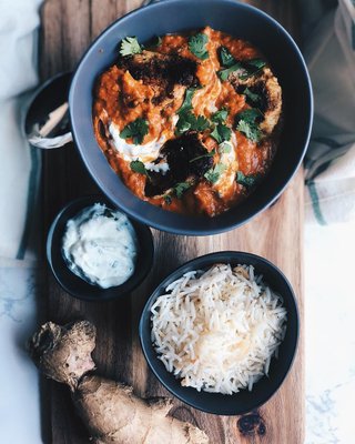 Marin Sand Small Stoneware Serving Bowl - image 5 of 6