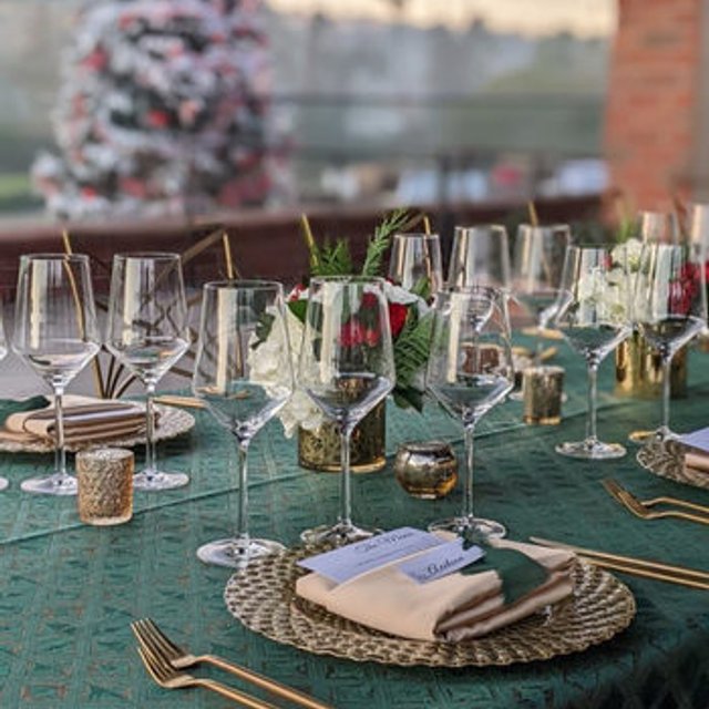 Black Table Cloth Green Waterfall Napkins Gold Charger: Stunning Elegance Unveiled