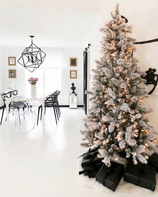 Judy Black Bust Sculpture - image 15 of 17