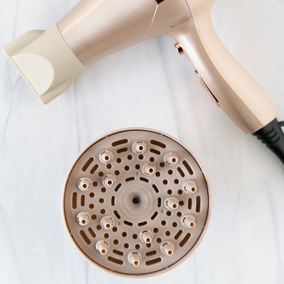 It's the extended cool-shot for me.
.
.
.
.
#BlowDryer #BlowDryTips #BlowDrying #BlowDryTutorial