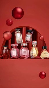 VICTORIA'S SECRET FREE Beauty Tote Bag with any Fine Fragrance