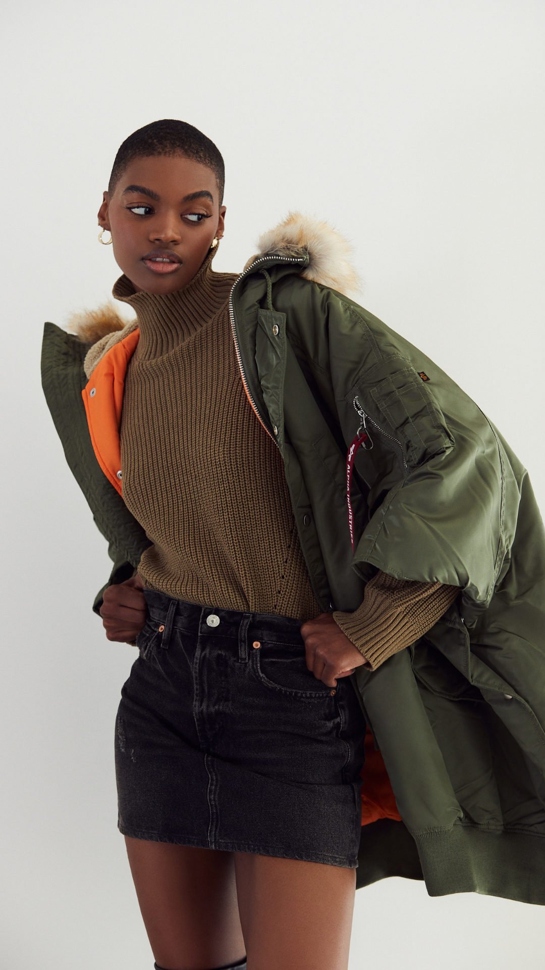 REVOLVE (リボルブ)で、有名デザイナーズブランドの洋服をショッピング
