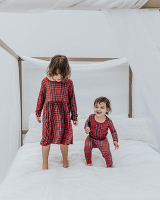 #Ad This the season gerberchildrenswear Softest Edit Collection is perfect for Amora and Hazel to sleep, snuggle and play all day long. Have you seen these holidays prints yet? They're the cutest! This collection for me was love at first touch, no kidding, these pieces are so comfortable and it makes me to want to hug them all day long! Plus it makes that little extra play time transition before bed even smoother. Sizes range from 0-3M to 5T and designs range from sleepwear, to rompers, to dresses! Shop at the link in my bio!  #gcwbaby