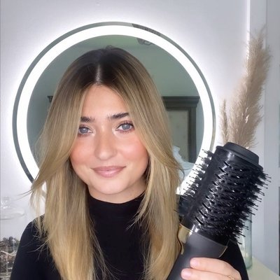 its so good 

The BlowBrush has three settings to keep your hair goals coming and faster ;) Cosmetologist, Savannah dries on the high setting and refines her finishing look on middle!