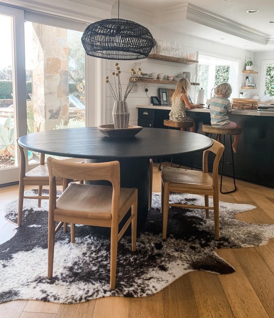Maroko Round Dining Table