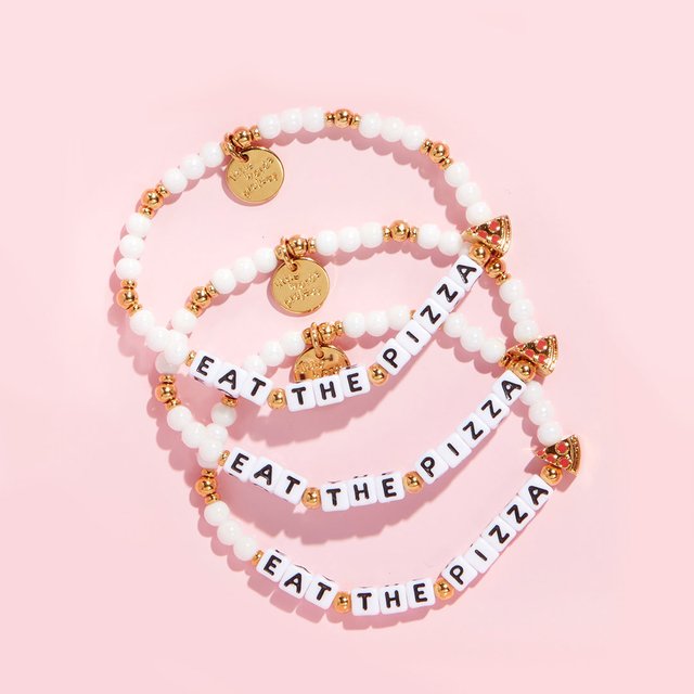 Happy #NationalPizzaDay! 🍕🍕🍕 We're keeping it slice with our newest bracelet, Eat the Pizza!

Shop this exclusive Pizza Day style at the link in our bio before she sells out!