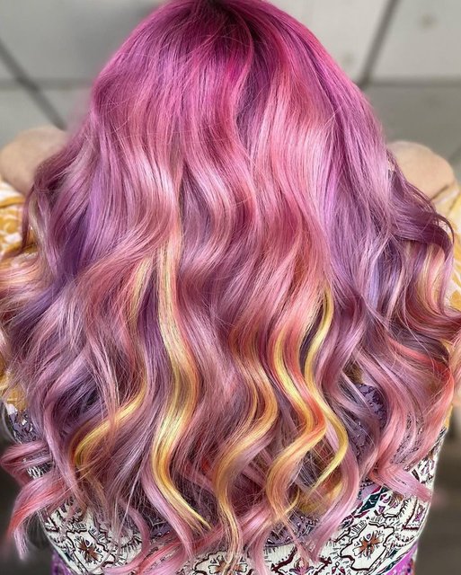 Electric glow in the dark purple pink ombre dyed hair color @vpfashion