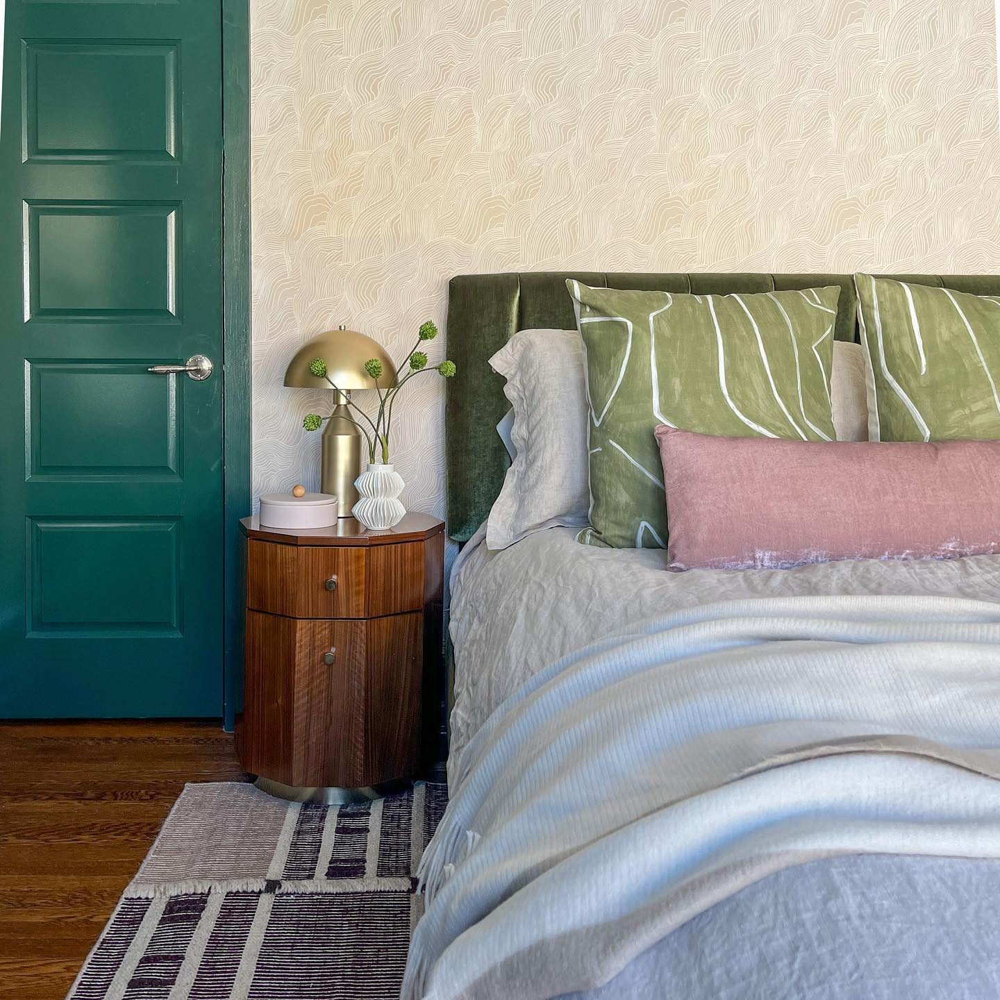 Alina Wallpaper - Thumbnail 2