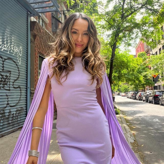 @livschreiber is going LIVE soon on @macys page to share her top dress picks for Spring and Summer👗 Tune in at 1pm PST / 4pm EST. We’ll see you there!
#bebebabe #springstyle #macys #macysstylecrew