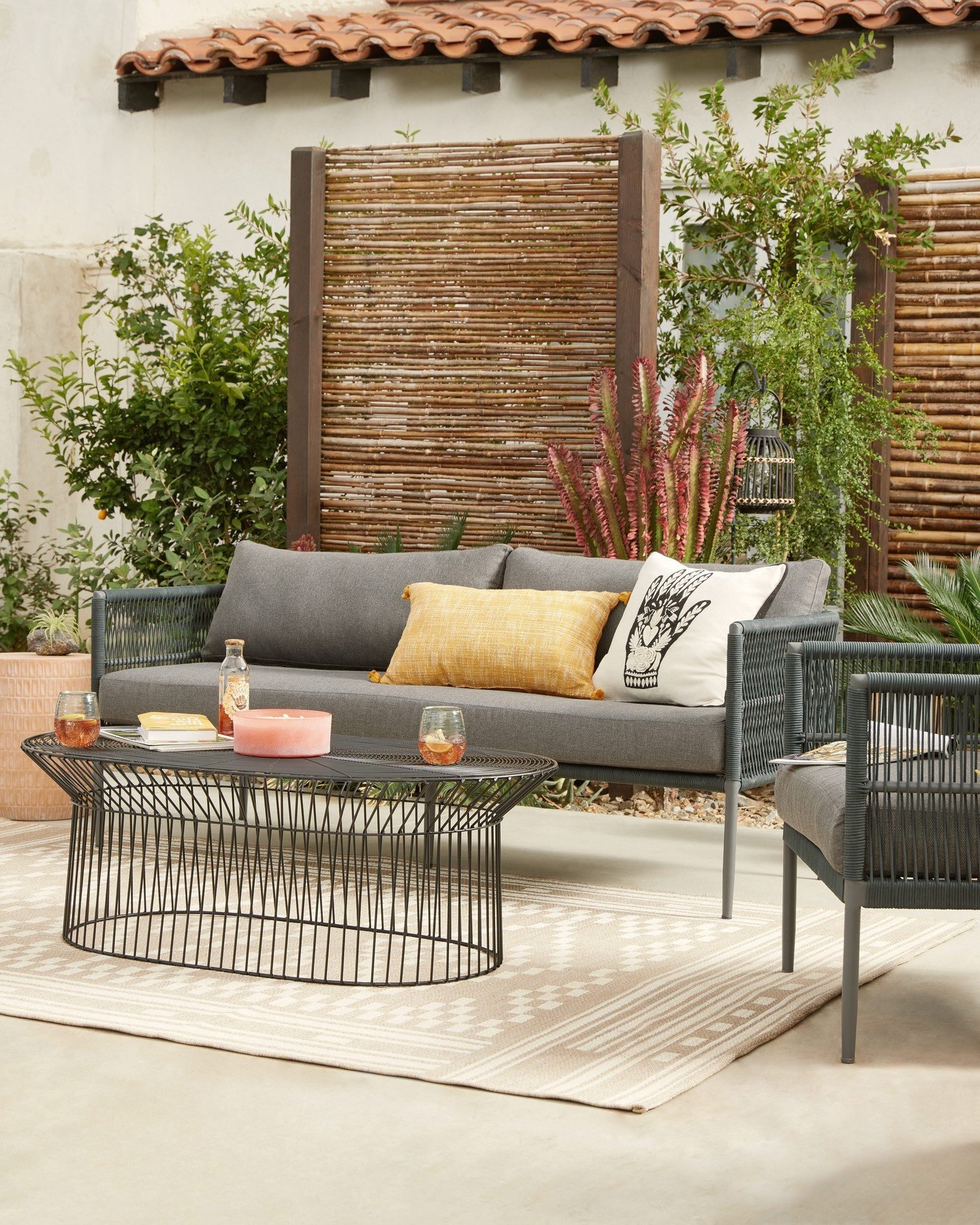 Round black metal zeke outdoor coffee table hotsell
