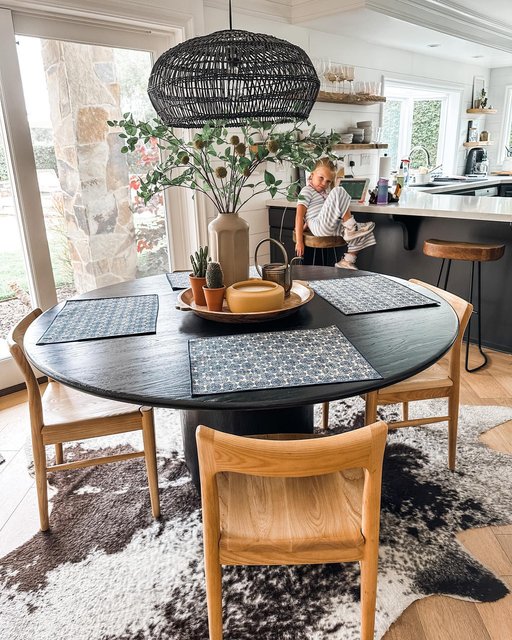 Maroko Round Dining Table