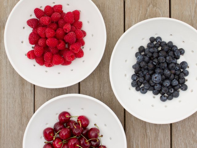 White Ceramic Pedestal Fruit Bowl - Hudson Grace