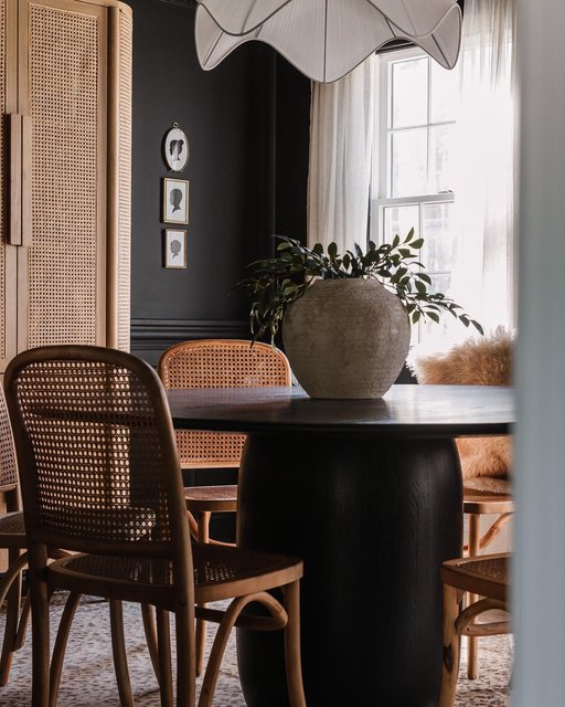Maroko Round Dining Table