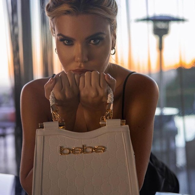 There’s something about the #bebe bag 👜 @joannaborov looks stunning on set! 

🛍️ Tap to Shop our current collection.

#bebebabe #purseaddict #fashionista