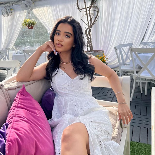 The Eyelet Dress is going to be your summer staple 😍 @jismehpolanco looks stunning in hers 

🛍️ Shop our Spring collection via the link in bio! 

#bebebabe #springfashion #summerdress