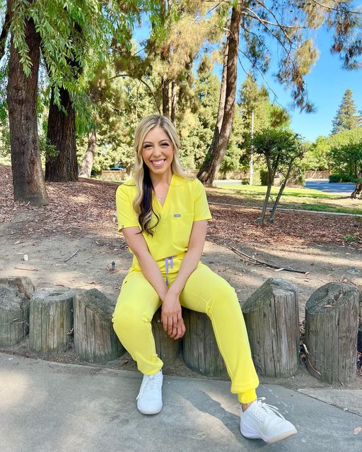 🦷Why did the King schedule a dentist appointment?
. . . . . . He was in need of a new crown 🦷😂👑🤭 

.
.
.
.
.
.
.
#jokesfordays #humor #funny #dental #dentaljokes #nursing #scrubs #nurse #yellow #yellowscrubs #wearfigs #figsscrubs #lvn #lpn #rn #fnp #dentist #dentalhygienist #clove #cloveshoes