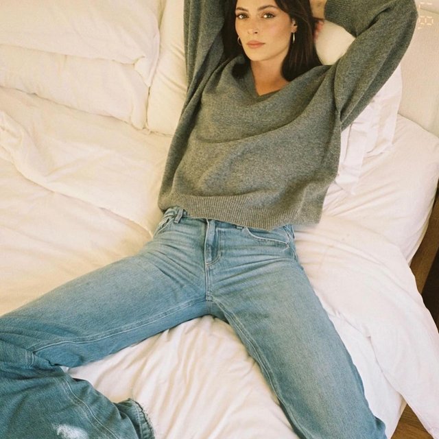 @sadienewman fall in our v neck wool sweater