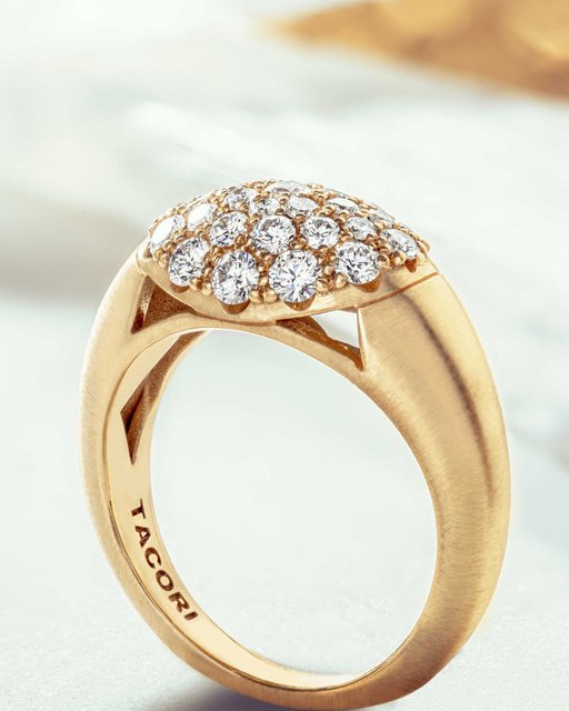 This statement ring features a radiant ellipse of pavé set diamonds, which gleam like the light that emanates from the corona of an eclipse. From the aptly named Crescent Eclipse Collection.

Featured Style:
Crescent Eclipse 360° Dome Ring FR815SY

#TACORI #CrescentEclipse #luxuryjewelry #diamondring