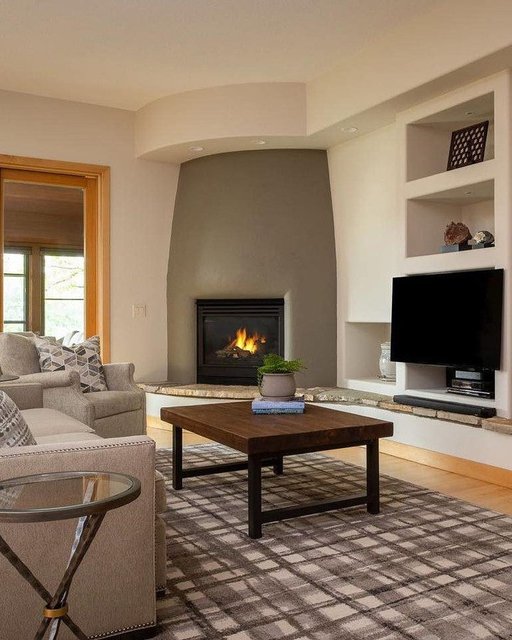 Colorado Calling. Swipe to discover a selection of rugs that reflect the arid desert, river canyons, and snow-covered Rocky Mountains of the region's diverse landscape.

Featured: Eron, Derring, Peta, Paras, Cavan, Boaz, Azana, Helsa
Design by @liluinteriors