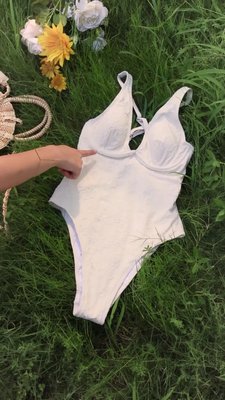 This suit 🤝 my next beach day 🤩⁠
Shop this look via our bio link! ⁠

#ootd #swimootd #swim #bikini