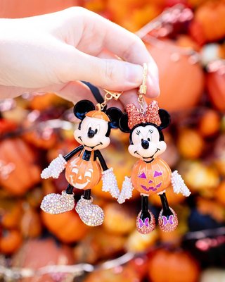 Mickey Mouse Disney Glow-In-The-Dark Bag Charm - Glow-In-The-Dark Mick – Disney  keychain – BaubleBar
