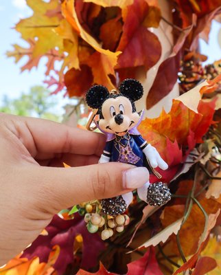 Mickey Mouse Disney Glow-In-The-Dark Bag Charm - Glow-In-The-Dark Mick – Disney  keychain – BaubleBar