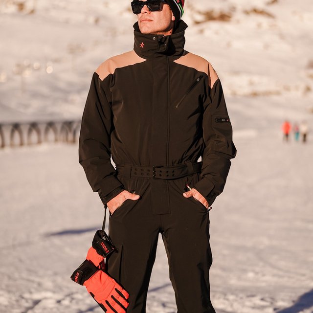 Quando foi a última vez que se desafiaram a fazer algo pela primeira vez?
Este feriado de carnaval é a oportunidade perfeita para explorar novos horizontes, assim como quando experimentei esquiar pela primeira vez. ⛷️
Desbravei um mundo de equilíbrio, resistência e superação. O ski é mais que um esporte, é uma lição que nos ensina a enfrentar o medo e a buscar novos aprendizados.
Então, o que vocês estão planejando de novo neste carnaval? 🎭
#DesafieSe #AprendaSempre #NovasExperiências #perfectmoment #boss