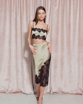 Let Fleur set you up… in our new Silk & Lace Bandeau Top & Midi Skirt set 🤍