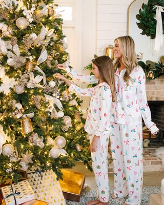 Staying In White Holiday Print L/S Pajama Set – Shop the Mint