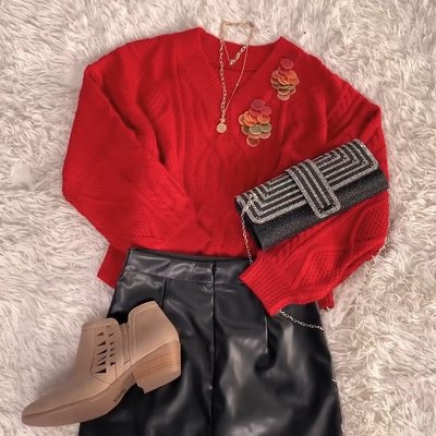 Rock your holiday outfit in style! ✨🎁 
Shop the look via the link in bio! 🛍️

#HolidayGlam #FestiveVibes #OOTD
