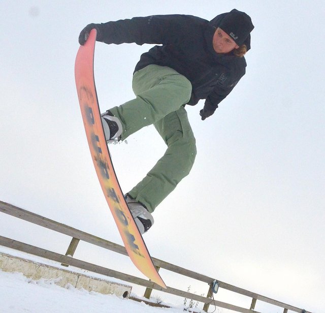 One of those few days where you actually can go snowboarding in Denmark. burtondanmark burton slushicemag oureskolerne ourehoejskole oneopensky oneopensky_herning #snowboarding #snowboard #snowboarddenmark #burton #burtoncustom #burtongenesis #burtonphoton #burtonstepon 📸 kb_kiteboarding