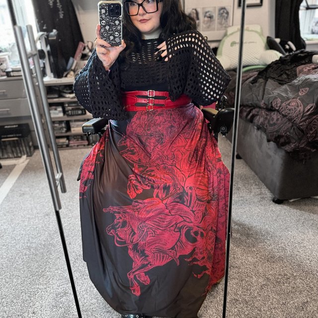 There's no need to be surprised, she slays it every 👏 single 👏 time 👏 Tap to shop the look.

The lovely Abi is wearing a size XL in the skirt & underbust.

@abisgothwheels #blackmilk #blackmilkclothing #bmroute666redtriplebuckleunderbustcorset #bmthehorsemenmaxiskirt