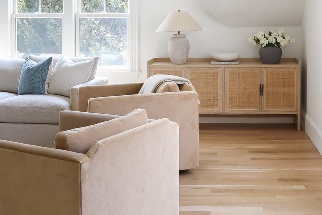 Lotte Swivel Chair, Camel Velvet
