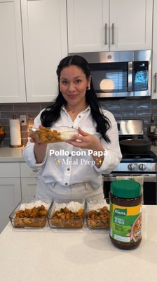 Pollo con Papa Meal Prep😋💪🏼with knorr ❤️‍🔥 This makes my week so much easier + keeps me on track with my goals as a parent! #KnorrPartner #KnorrTasteCombos 

Recipe:

• Thin slice 3-4 chicken breast then dice into cubes & season with knorr chicken bouillon, garlic powder, onion powder, pepper, drizzle of extra virgin olive oil then cook on med heat with the lid on. 

• Dice 16 mini gold potatos & thin slice 1/4 white onion then set it to the side until the chicken is half way cooked add everything in the pan!

• Chile: roast 8 tomatillos, 2 chile california, 3 garlic cloves. Once chard in the blender. Turn the stove off & add 4 chile de arbol (only for a few seconds) blend everything with 1/4 white onion, knorr chicken bouillon & 1 cup water!

•• Add the sauce on the chicken + potatoes & let it come to a simmer!

• Serving: 1/2 cup white rice, 150g pollo con papa (about 1.5 cup) top with cilantro, avocado & enjoy🔥 

#polloconpapas #mealprep #quickrecipes #weightloss #easyrecipe #dinnerideas #macrofriendly #co