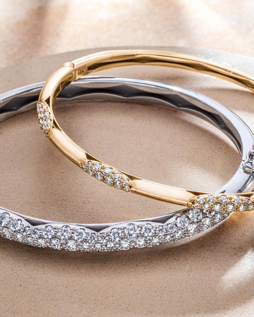 Have you seen the latest additions to the Crescent Eclipse Collection? These stunning bangles feature varying levels of diamond intensity, so choose your favorite. 
TAP THE LINK IN BIO to shop these styles.

Featured:
#CrescentEclipse Bangle, Full Diamond, 5.5mm STYLE FB678-M
Crescent Eclipse Bangle, Pulse Diamond, 3.25mm STYLE FB668SY-M

#TACORI #diamondbangle #diamondbracelet