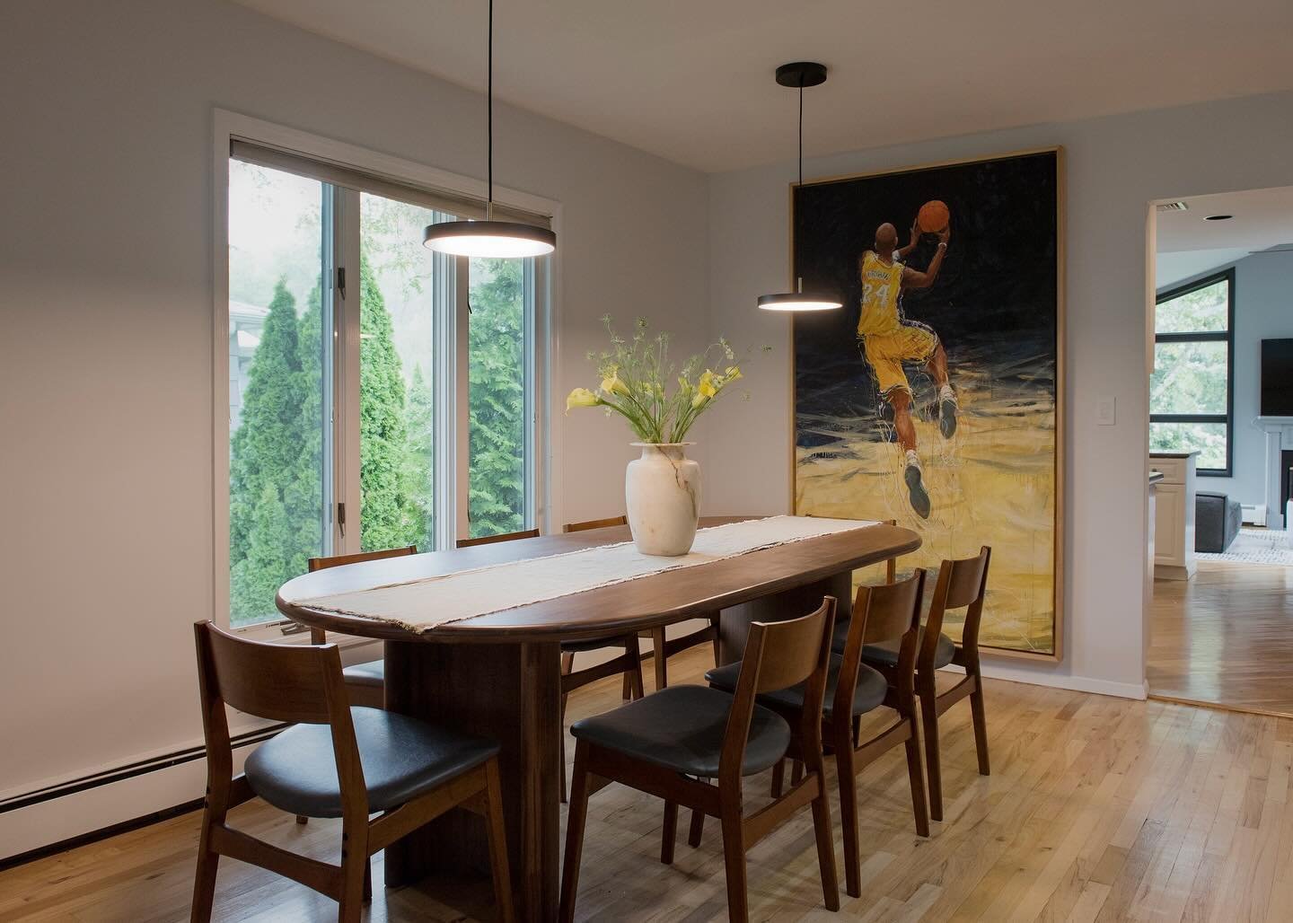 Gilda oval dining table discount