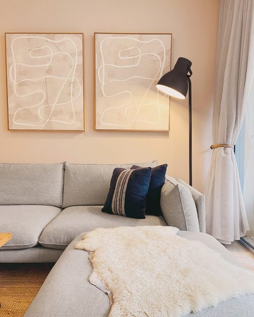 Our cosy lounge area all ready for another week of bookings! 🍂 Book with us via the link in our bio!

#kingscliffaccommodation #kingscliff #casuarinabeach #baliholiday #neutralinteriors #casuarina #osteriaweddings #styledwithfreedom #tweedvalleyhospital #oakssantairesortcasuarina