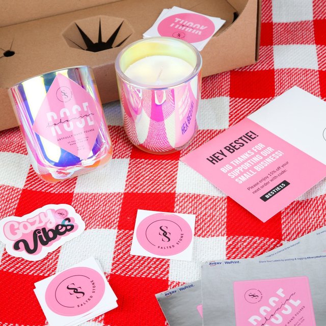 It can be difficult to label those shiny (and gorgeous! 🤩) Prism Tumblers, but we're in love with this idea and the accompanying marketing materials courtesy of our friends at Avery! Pack safely and worry-free in a FlushPackaging box and that's an unboxing experience to remember!