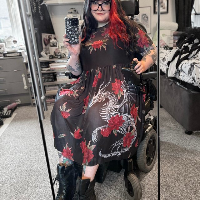 No dragons were harmed in the making of this print; some of them are just born like that 🐉. Ultra comfy, floaty and fabulous...this piece is perf for everything from all day adventuring to dinner dates!🍷💫 Tap to shop.

Abi is wearing a size XL 🖤

@abisgothwheels #blackmilk #blackmilkclothing #bmskeletaldragonsheersmockdress