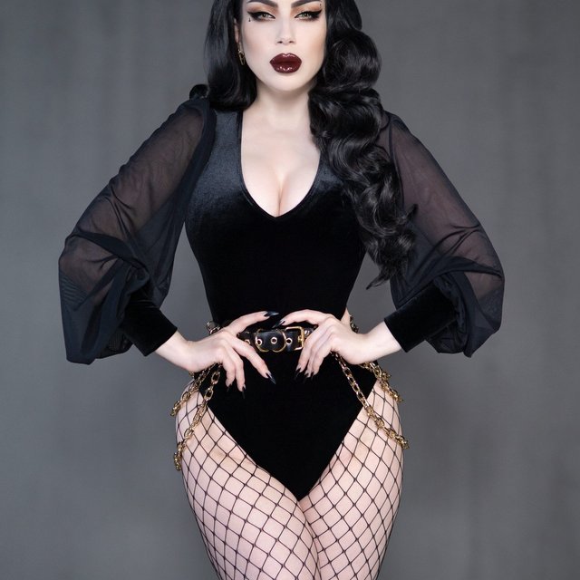 Sheer excellence - the name says all you need to know 💁‍♀️

Velvet, mesh and a voluminous sleeve! Tap to shop and make this killer bodysuit yours 🖤 Tap to shop.

@threnodyinvelvet #blackmilk #blackmilkclothing #bmsheerexcellencebodysuit