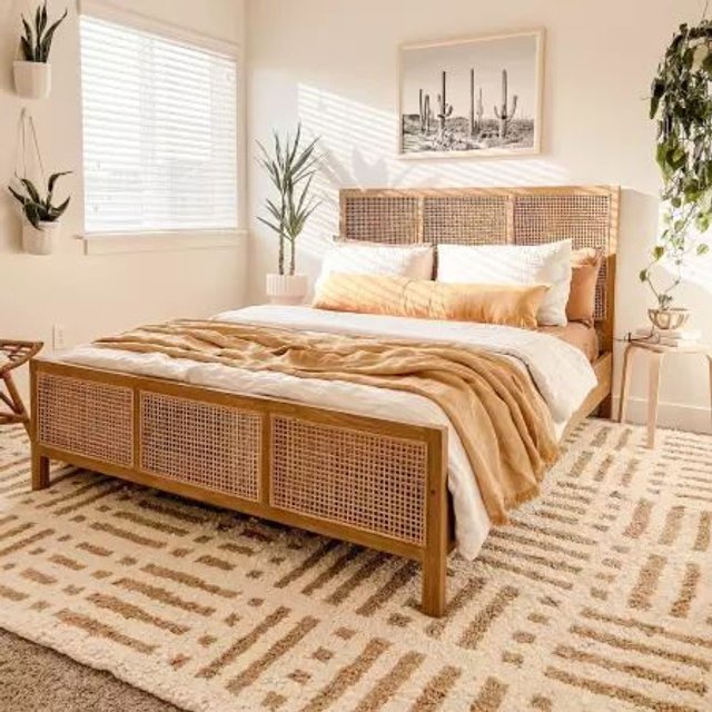 Mahika Hand-Knotted Area Rug
