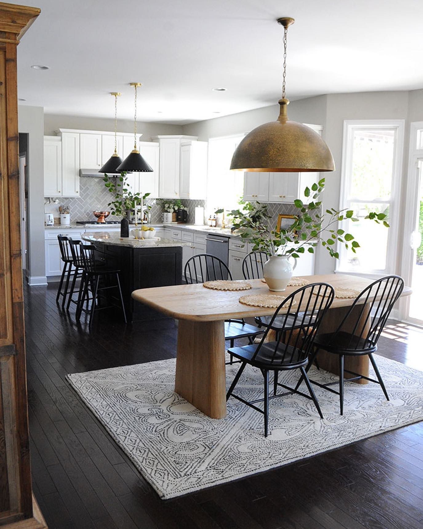Mela dining table discount