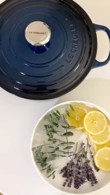 Play Le Creuset ® Signature 5.5-Qt. Graphite Grey Round Dutch Oven - video 0 of 3