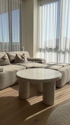 Come with @jilliansun as she decorates her gorgeous new Olivia coffee table 💫

#stone #stonefurniture #coffeetablestyling #whiteinteriors